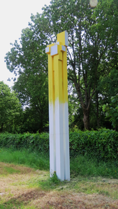 912926 Afbeelding van het 6 meter hoge beeld van Boris Tellegen (1968) die zich heeft laten inspireren door ...